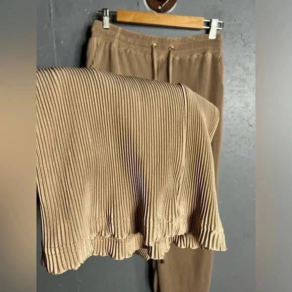 JLUXLABEL  NWT Accordion fully lined wide leg pants in size XL - Picture 5 of 9